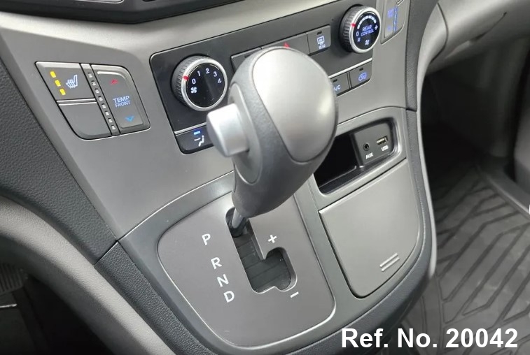  Hyundai / Grand Starex Stock No. 20042